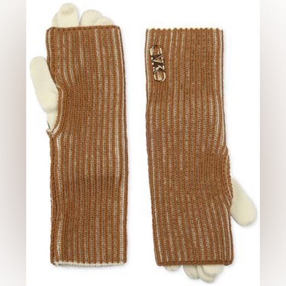 Michael Kors 3 in 1 Fisherman’s Knit Gloves - Picture 1 of 3